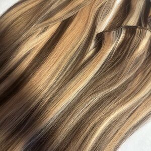 Elegant Multi-Tone Hair Extensions Blinde High and low lights